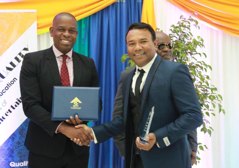 05 - Ravi Ragoonath - honouraray award - Excellence in Student Support services in Tertiary Education